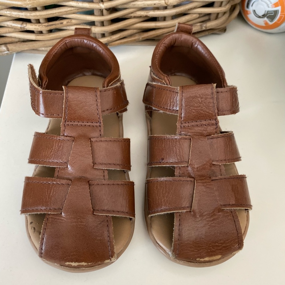 Brown pleather summer shoe
